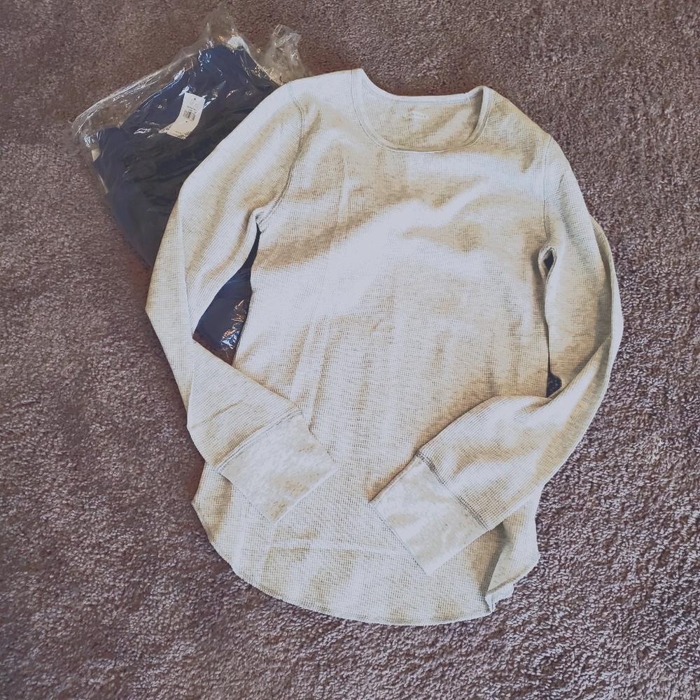 Old Navy pair of thermal tops gray & navy NWT